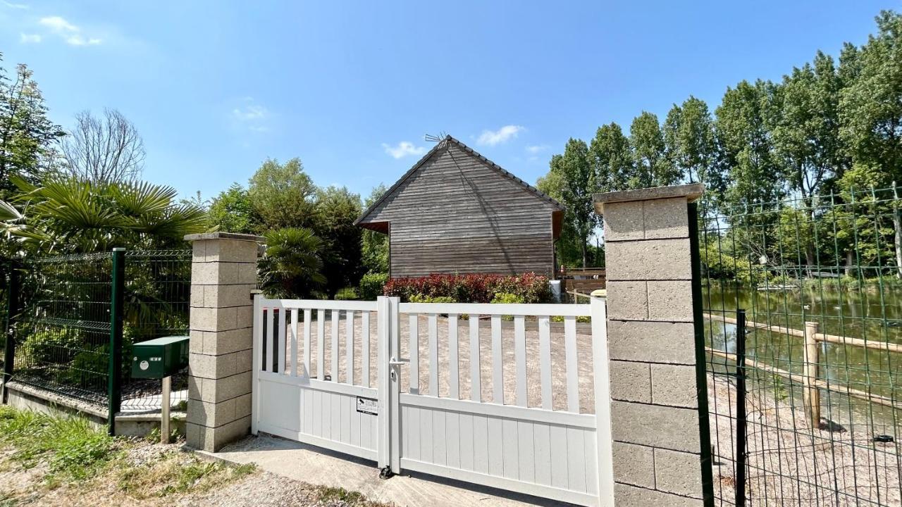 Chalet Avec Terrasse Sur Pilotis Vue Sur L'Etang Rue  Luaran gambar